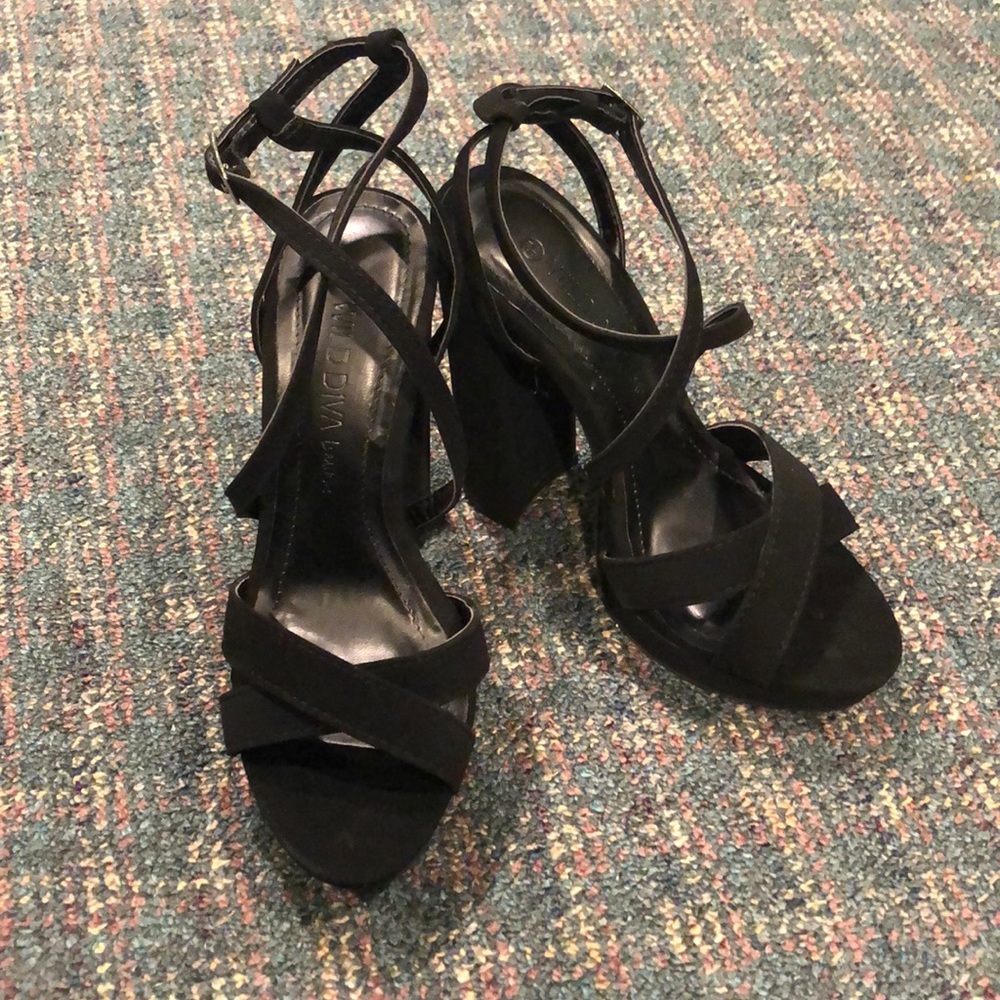 Wild Diva. Black Nubuck PU.